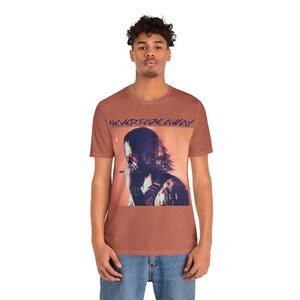 Camiseta unissex "Never Fade Away" de Johnny Silverhand - Cyberpunk 2077 imagem 10