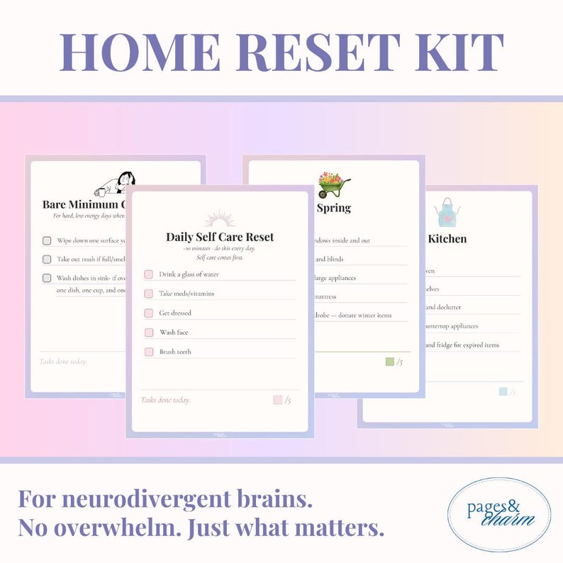 Op de afbeelding: Een Home Reset Kit met vier kaarten met takenlijsten voor verschillende gebieden: Bare Minimum, Daily Self Care, Spring en Kitchen. De kit bevat de tekst "Voor neurodivergente hersenen. Geen overweldiging. Gewoon wat belangrijk is."