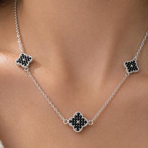 クローバーネックレス　カーネリアン　ヴィンテージサイズ Vintage alhambra necklace, 10 motifs - Etsy 日本