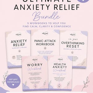 Könnte beinhalten: Ein digitales Set aus fünf Arbeitsheften mit dem Titel Ultimate Anxiety Relief Bundle von The Calm Cycle Studio. Das Paket enthält Arbeitsbücher zu den Themen Angstlinderung, Panikattacken, Gedankenkarussell, Sorgen und Gesundheitsangst.