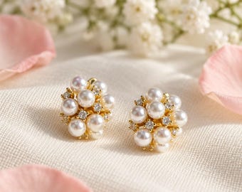 Pendientes de perlas en racimo, pendientes de perlas doradas en forma de flor, pendientes de cristal para novias, joyería elegante de inspiración vintage, regalo de boda para ella.