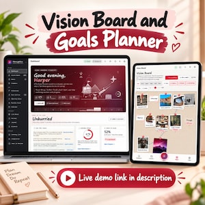 Pode incluir: Um planejador digital de quadro de visão e metas exibido em uma tela de laptop e tablet. A interface apresenta um painel com acompanhamento de progresso e um quadro de visão com imagens fixadas. Um caderno com o texto Plan Dream Do Repeat está posicionado abaixo.