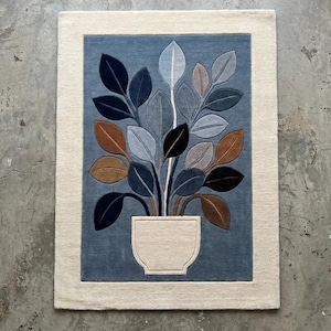 Handgetufteter Wollteppich mit botanischem Blattmotiv, moderner Blumentopfteppich, minimalistische blaue Wohndekoration