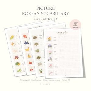 Könnte beinhalten: Ein Set aus vier druckbaren koreanischen Vokabellernblättern mit Illustrationen von Obst, Gemüse, Bäumen und Blumen. Jede Seite enthält koreanischen Text, englische Übersetzungen und ein Raster für Schreibübungen. Ein rosa Kreis zeigt Printable PDF Instant Download.