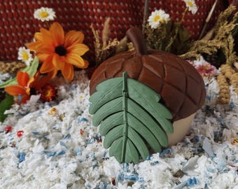 Peek-a-boo hamster hide - Forest pet accessory - Acorn hideout