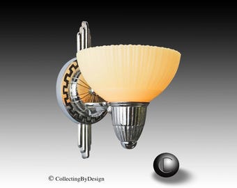 Aplique de pared Art Déco vintage de la era de la máquina, cromado, con pantalla color crema, c. 1935, RESTAURADO.