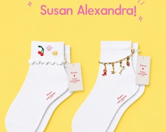 Meias Bombas x Susan Alexandra novas com etiqueta | Coleção Charms: cano curto ou cano médio canelado com babados e detalhes | Tamanho P/M | Escolha o estilo