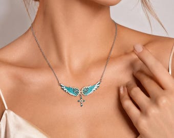 Kristallen engelenvleugels kruisketting, zilveren strass vleugelhanger, sierlijke gotische Romaanse sieraden, religieuze bescherming amulet cadeau voor haar