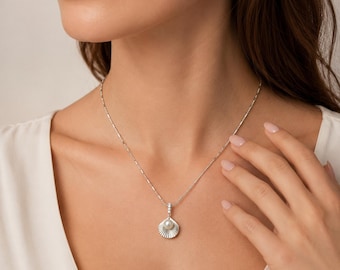 Zilveren schelpparelketting, sierlijke hanger Sint-jakobsschelp, elegant strandhuwelijk, bruidscadeau, resortkleding voor haar