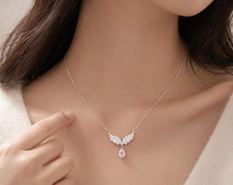 Roze druppelvormige ketting met engelenvleugels, zilveren kristallen halo-hanger, sierlijke romantische bruidssieraden, coquette esthetisch cadeau voor haar