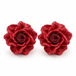 Red Rose Stud Earrings, Sculpted Resin Flowers bild 1