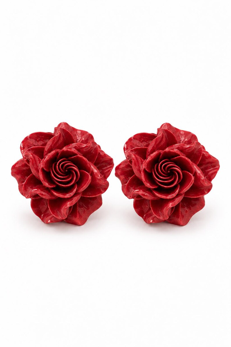 Red Rose Stud Earrings, Sculpted Resin Flowers bild 1