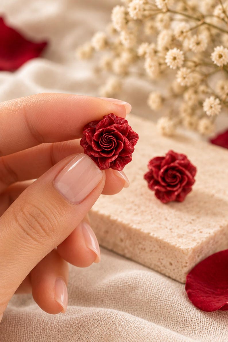 Red Rose Stud Earrings, Sculpted Resin Flowers bild 6