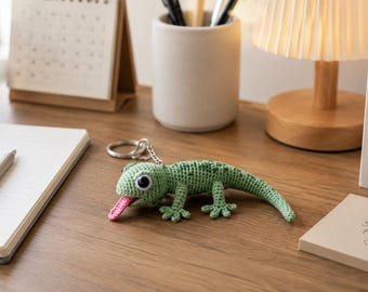 Crochet Lizard Plush Keychain, Cute Gecko Charm, Handmade Animal Plush, Funny Reptile Desk Accessory