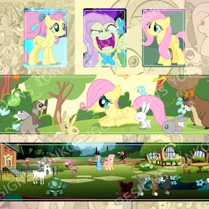 Puede incluir: Un collage de imágenes de dibujos animados con un pony amarillo con melena y cola rosas. Las imágenes representan varias escenas con el pony, incluyendo interacciones con animales y expresiones emocionales. El fondo tiene un estilo de cómic.