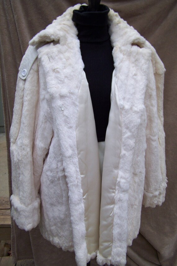SUPER SOFT Cream Color Vintage Womens Rabbit Fur Stro… - Gem
