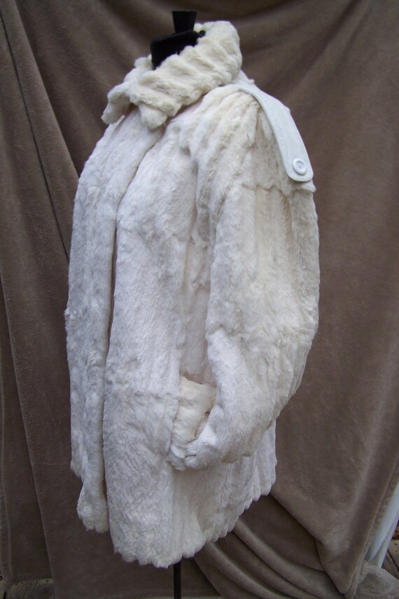 SUPER SOFT Cream Color Vintage Womens Rabbit Fur Stro… - Gem