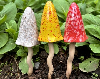 Keramik Pilze Gartenstecker, klingelnde Fliegenpilze, wunderliches Pilzdekor, ganzjährig nutzbar seit 10 Jahren