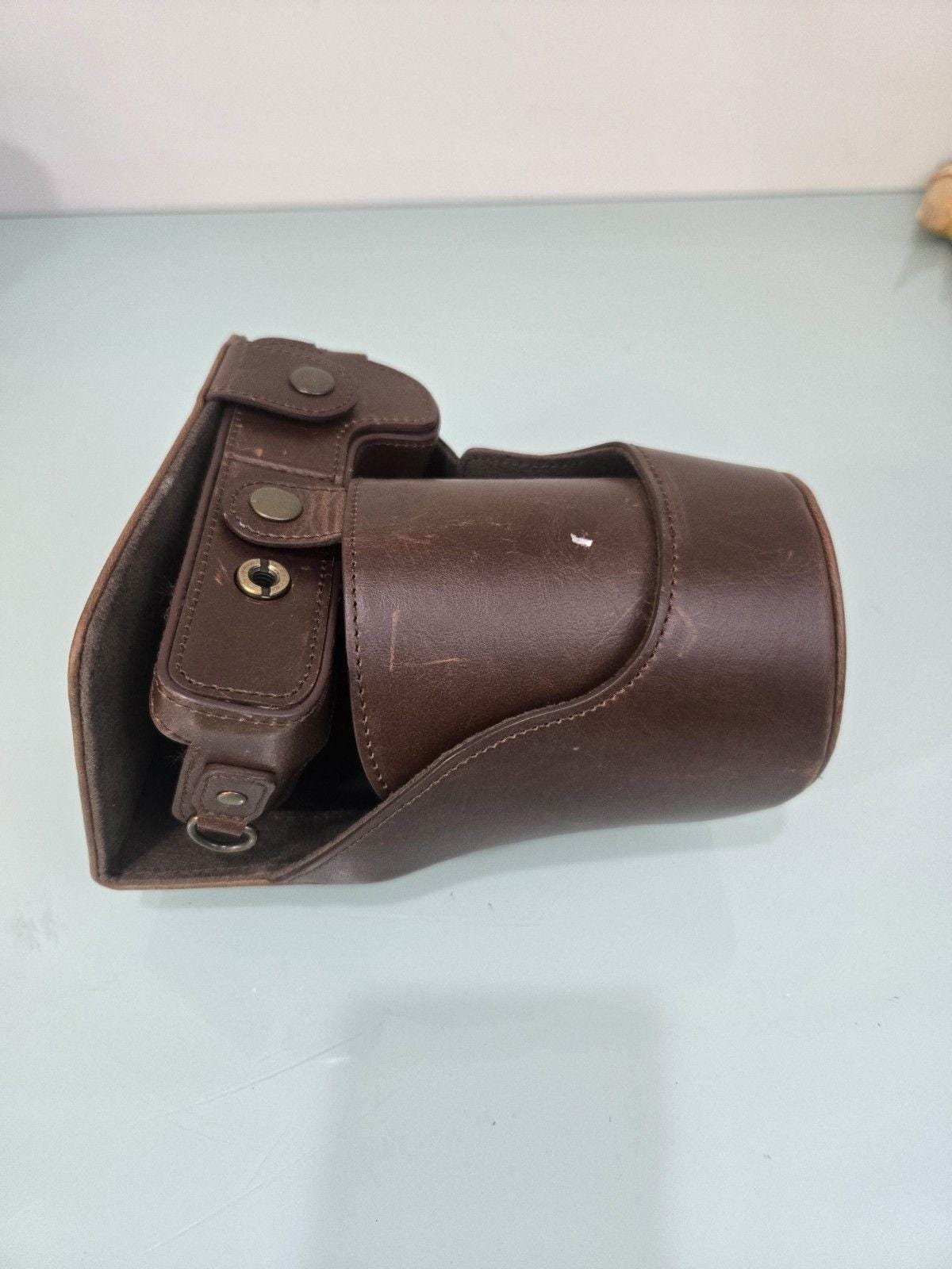 MegaGear Ever Ready Leather Camera Case DSLR Mirrorless