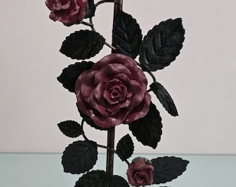 Portavelas vintage de metal con forma de rosa, diseño floral rojo en hierro forjado, decoración romántica para mesa.