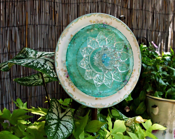 AQUA GLASS Garden Plate Flower, Yard Art, Suncatcher, Glass Garden