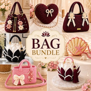 Puede incluir: Una colección de siete bolsos de ganchillo con varios diseños, incluyendo un bolso en forma de corazón con un lazo de perlas, un bolso de concha con una estrella de mar, bolsos de loto en burdeos y blanco, y bolsos rectangulares con lazos.