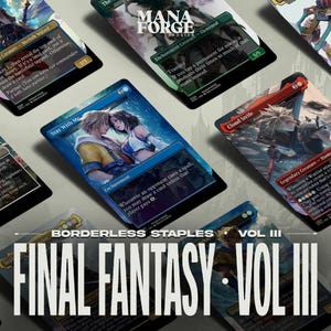 Peut inclure: Plusieurs cartes à collectionner Final Fantasy Vol. III, présentant divers personnages et illustrations. Les cartes ont un design sans bordure et incluent du texte tel que "Stay With Me" et "Cloud Strife". Les cartes sont disposées sur un fond clair.