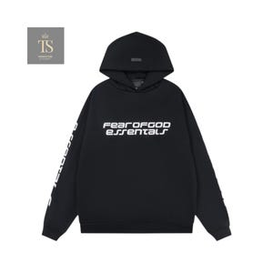 K&ouml;nnte beinhalten: Schwarzer Kapuzenpullover mit dem wei&szlig;en Schriftzug "FEAR OF GOD essentials" auf der Brust. Der Kapuzenpullover hat eine Kapuze und der Markenname ist auch auf dem linken &Auml;rmel aufgedruckt. Der Hoodie ist aus weichem Material.