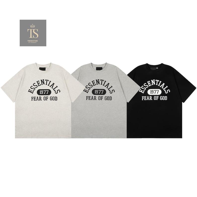 Maglietta unisex essenziale Fear of God 1977, maglietta streetwear di tendenza - vestibilità oversize casual immagine 1