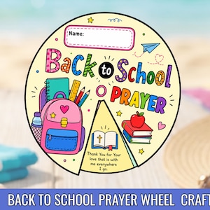 Pode incluir: Um artesanato circular de papel intitulado Back to School PRAYER com uma caixa de nome em branco no topo. O design apresenta uma mochila rosa, uma garrafa de água, uma régua, lápis, livros com uma maçã e um livro aberto com uma cruz e o texto Thank You for Your love that is with me everywhere I go.