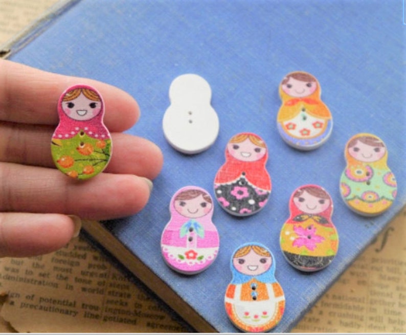 10 pcs Wood Russian Doll Nesting Dolls Painted Mixed Assorted Patterns Retro Buttons 30mm 3cm BT2400