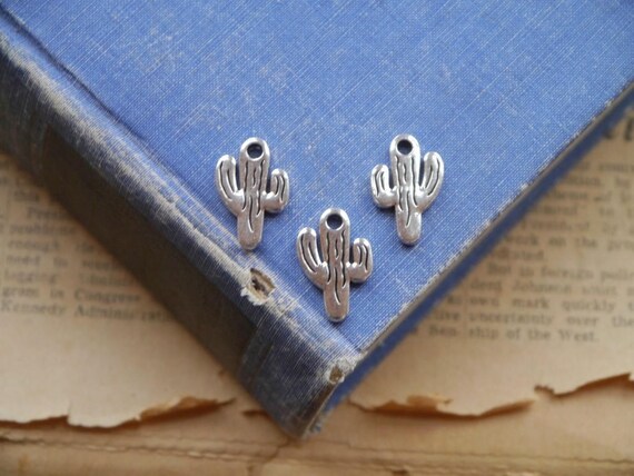 BULK 30 Cactus charms silver tone L220