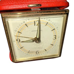 Vintage Inggersoll  deluxe travel clock, Foreign mid century modern Red clamshell alarm clock, retro bedroom decor, working prop