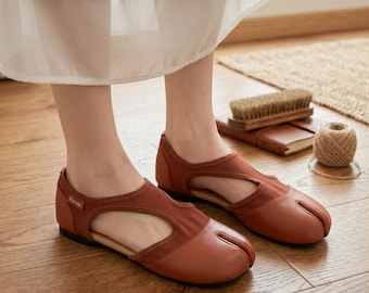 つま先が分かれたデザインのシューズ、女性用ソフトカウハイドレザーフラットシューズ、快適なカットアウトローファー、夏用スリッポン