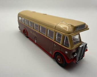 EFE AEC Regal B.E.T. Halfcab “Howes of Spennymoor” (1:76 Scale Die Cast Model)