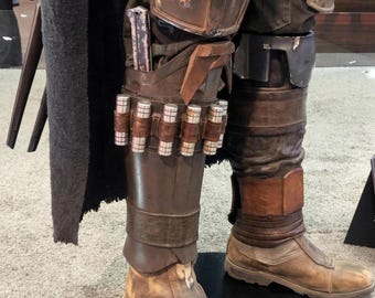 Armadura de pierna de cuero auténtico hecha a mano inspirada en Star Wars: El Mandaloriano. Accesorio para disfraz de cosplay para hombre.