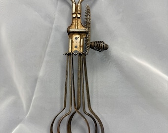 A&J Antique Rotary Egg Beater Pat Oct 9 1923 Hand Crank Mixer USA