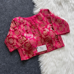 Blusa de brocado de seda Banarasi, choli acolchado de ajuste elástico, top étnico para bodas indias