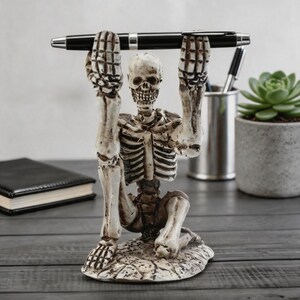 Gothic Skeleton Pen Holder Resin Skull Stand Spooky Bone Pencil Display Unique Horror Gift for Boyfriend