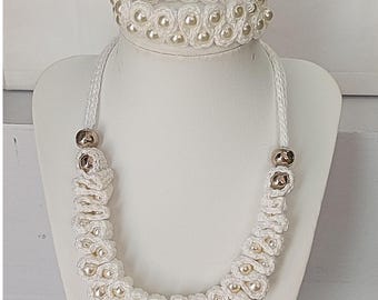 Weißes Braut-Choker-Set mit Halskette und Armband | Gehäkeltes Perlen-Set | Silber
