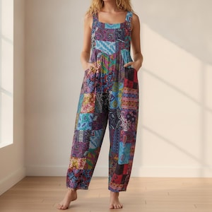 Bunter Patchwork-Jumpsuit für Damen, leichter Stoff, Boho-Sommeroutfit mit Taschen, lässiges Strandoutfit für Tage