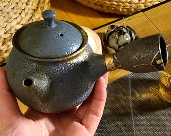 Seltene taiwanesische Kintsugi Teekanne mit seitlichem Griff - Einzigartiges Tee-Liebhaber-Geschenk oder Geschenk für Sie, handwerklich restaurierte Keramik