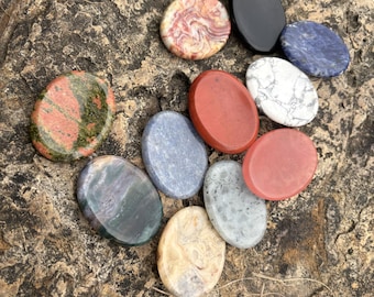 Natural Crystal Worry Stone Palm Stone Polished Gemstone Pocket Stone Meditation Relaxation Gift Calming Handheld Energy Stone Decor