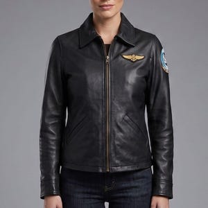 Jaqueta de Voo TG Charlie feita à mão | Traje feminino Kelly Black McGillis dos anos 90 em couro com patches