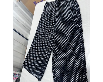 Pantalones culotte anchos cortos de Max Studio, talla M, con estampado de lunares blancos y negros.