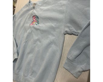 Sweat-shirt à col rond brodé Bisounours bleu clair, taille moyenne, pull
