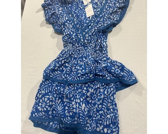 Sukienka okrywająca Blue Island Cotton Voile Shibori w kolorze niebiesko-białym z marszczeniami w talii, rozmiar S