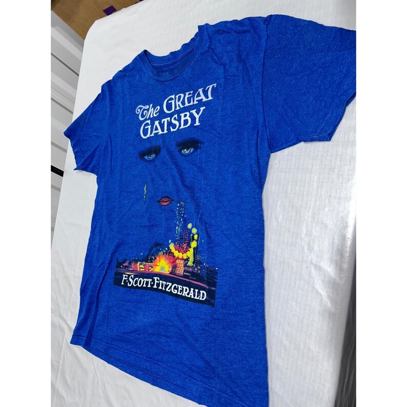 The Great Gatsby F Scott Fitzgerald Graphic T-Shirt Blue Heather Mens Medium image 2