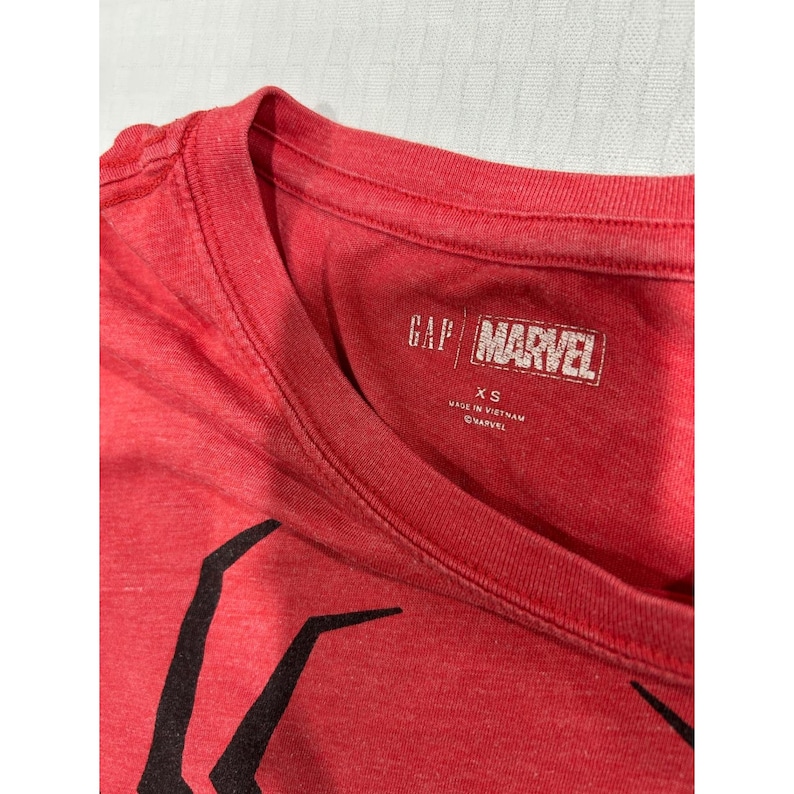 vintage Gap Marvel Spider-Man, logo graphique rouge chiné XS, pré-2007 image 5