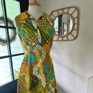 Vintage 1960s Jaree Classic Sleeveless Mod Psychedlic Dress - Green, Yellow, Blue - Size M